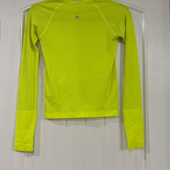 Lululemon Swiftly Tech Long Sleeve Shirt 2.0 *Race Length Highlight Yellow / Hig - Picture 5 of 8